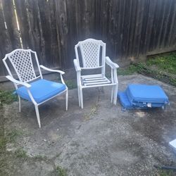 4 Metal Outdoor Chairs With Blue Cushions