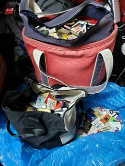 Match book lot, 1000+ matchbooks from all strands 