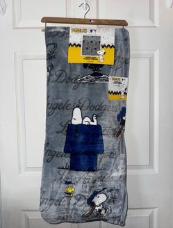 Peanuts x MLB LA Dodgers Snoopy Plush Throw Blanket