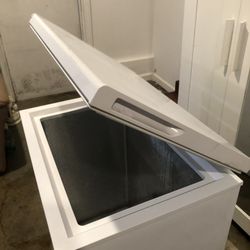 General Electric Freezer/ Refrigerator 