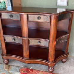 Gorgeous Console Table Great Condition 