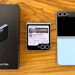 $600! Free Delivery. All brand new Conditions. GALAXY FLIP 6 Boost mobile unlocked to all carrier come with 5 Cases, box, charger, & paid off $1200. T