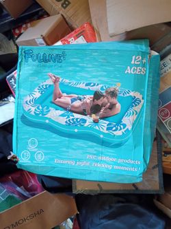 Inflatable loung float