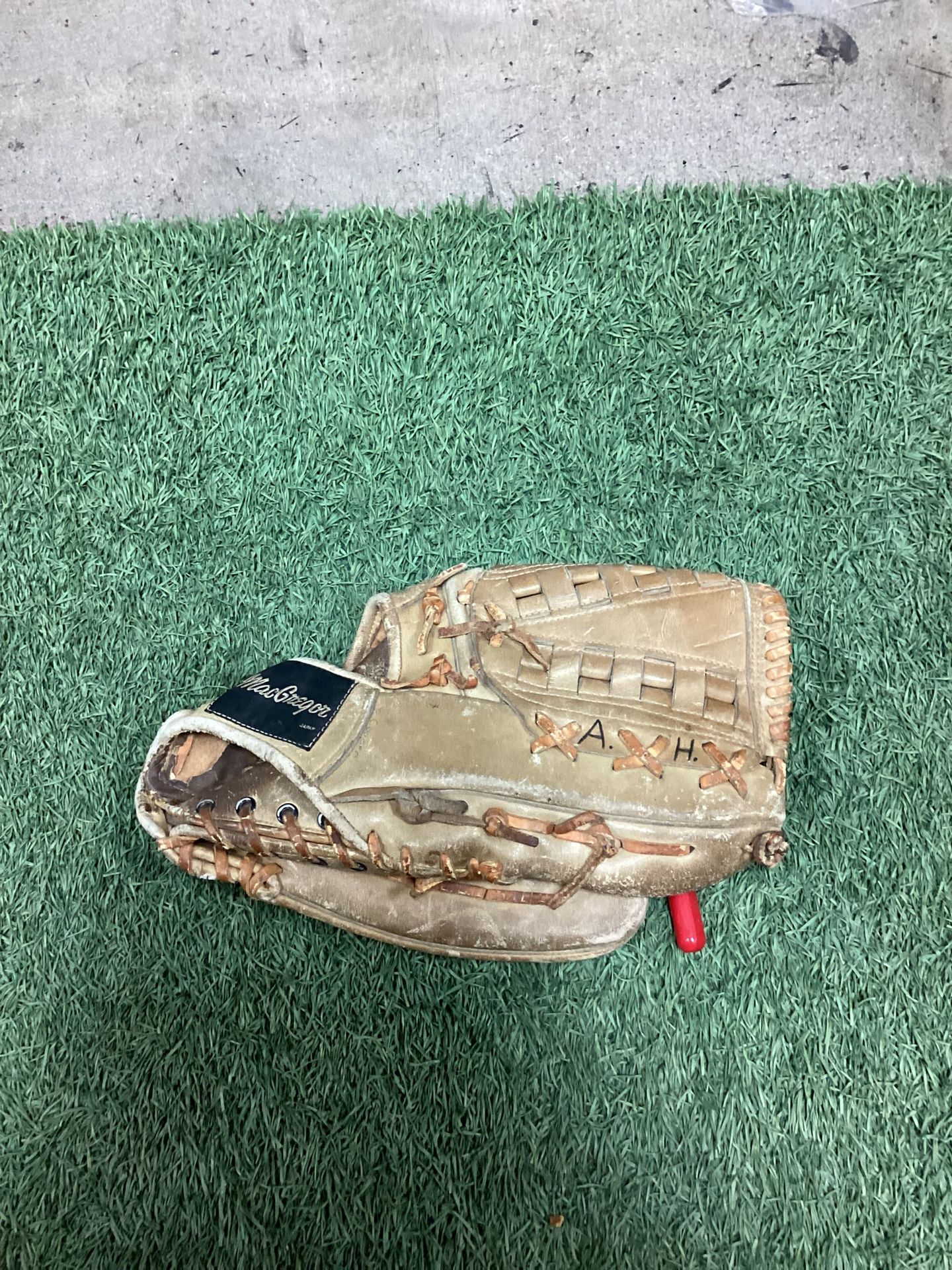 Used Vintage MacGregor 740 Willie Mays Leather Glove (Read Description)