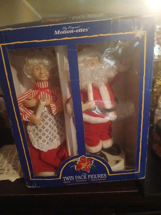 MR AND MRS CLAUSE