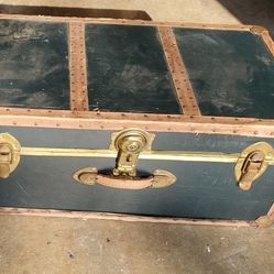 Vintage Trunk 