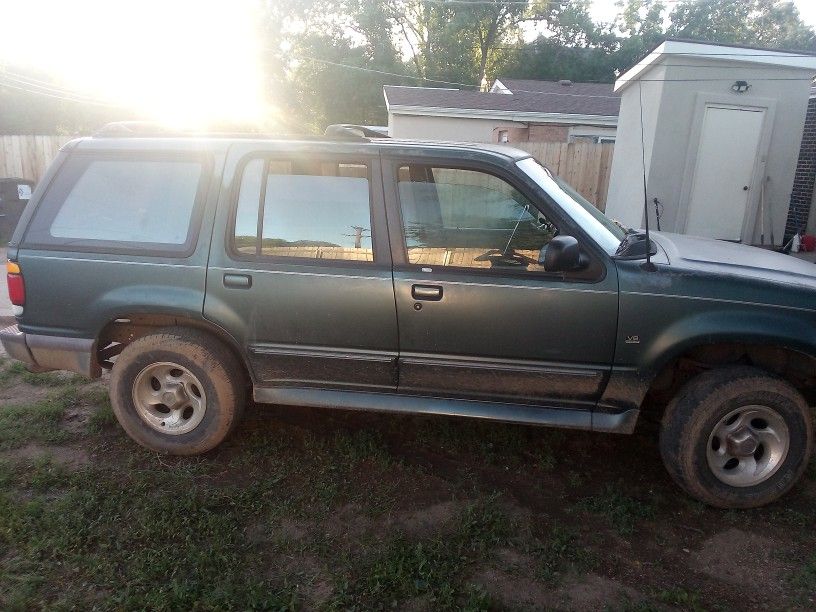 1998 Ford Explorer AWD 5.0 Engine
