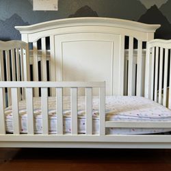 Munire Brunswick Crib with Mattress