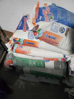 Mapei Ultracolor Plus Grout Biscuit Color, Clips and Wedges 