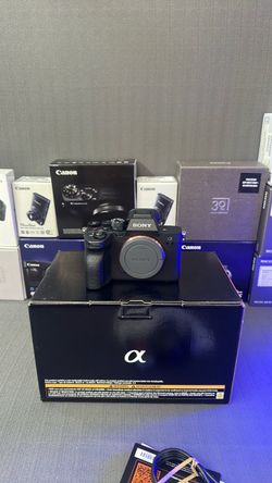 Sony Alpha A7 IV Full Frame Camera with Sony 28-70mm Kit lens