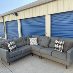 DELIVERY AVAILABLE 🚚🚚🚚 Super Nice 3 Piece MCM Sectional