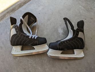 CCM 40 Ice Skates Size 5