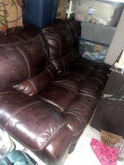 Full Size Real Leather Couch Electric Reclining  On both Ends  (PAID TOP DOLLAR FOR IT ) hate To Sell It But Can’t Keep It) Electric 