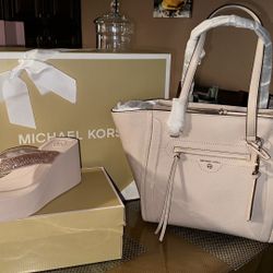 Set Michael Kors Color Pink Sandal Size 8 Brand New $320