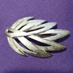 1950s Lisner Brooch 