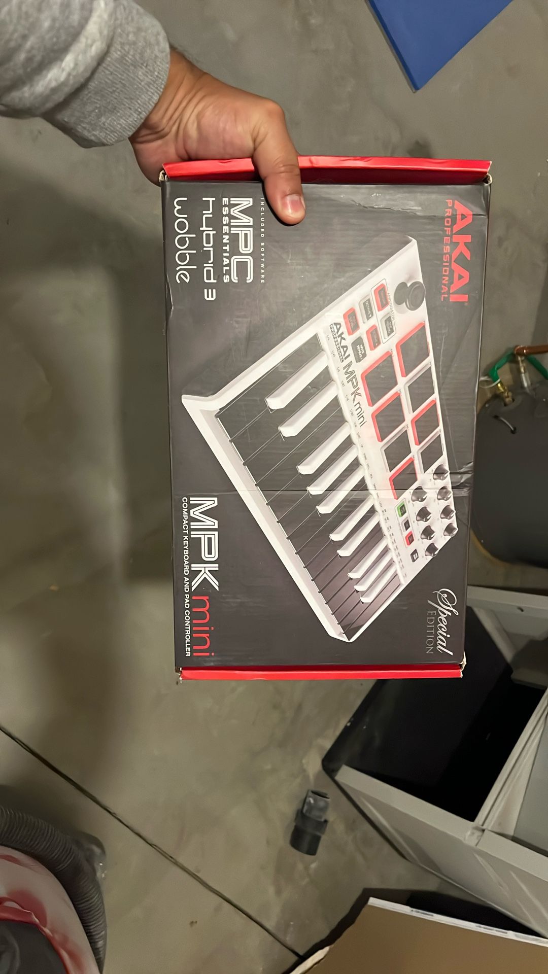 Akai Moc Essentials