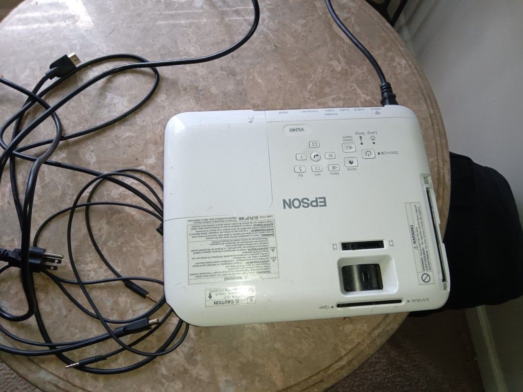 EPSON 3 LCD VS240 projector 