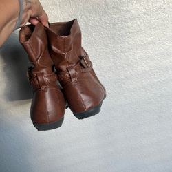Brown Woman’s Boots American Eagle 