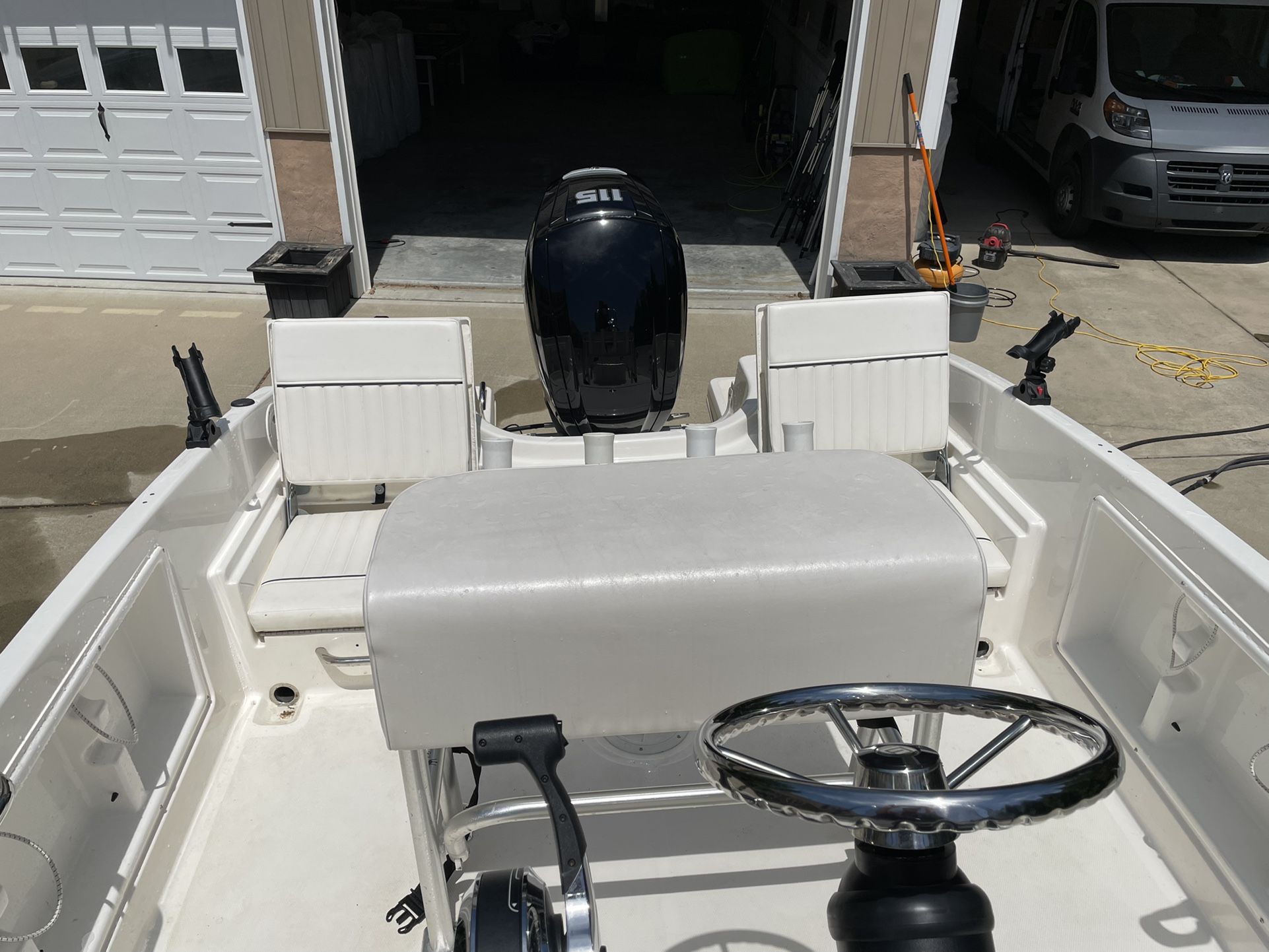 Photo 2020 bayliner F18