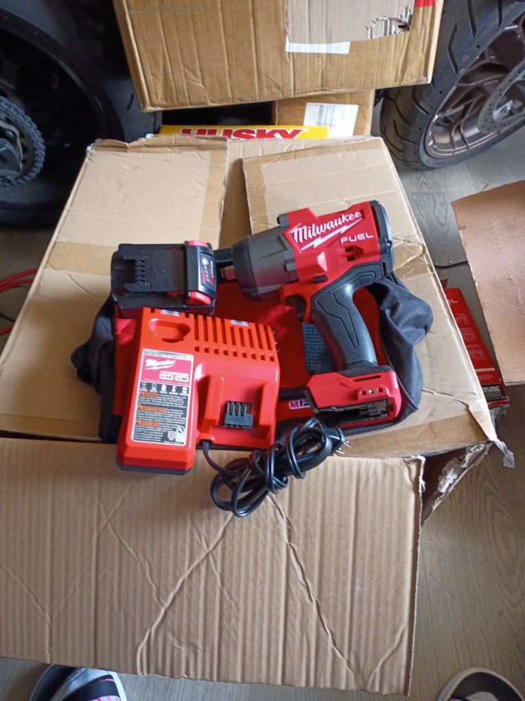 Milwaukee M18 Impact Wrench Kit