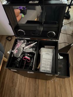 Professional Makeup Train Case with Speakers and Mirror