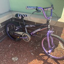 20’ Kids Bike with Pegs (Tires need air) 