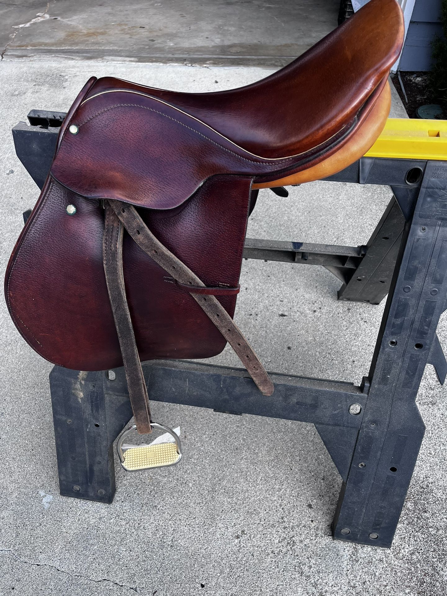 Crump 17” English Saddle 
