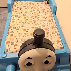 Toddler Thomas the train bed