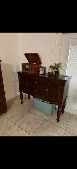 Buffet / Console Table
