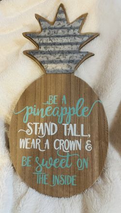 Wooden Pineapple Wall Decor H1ft.5”x W8”