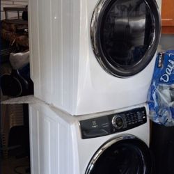 2024   Washer And Gas  Dryer 