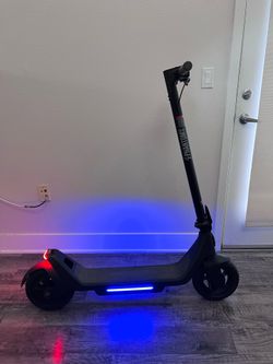 Phantom A10 Electric Scooter 400w Motor with Lights LIKE NEW