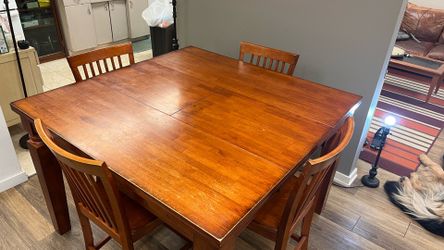 Dinning room table with 6 chairs