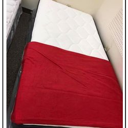 Brand New In Plastic Queen *MT*