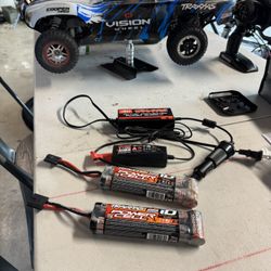 Traxxas NiMH Charger & 2 Traxxas Batteries