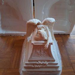 Weeping Angel Urn