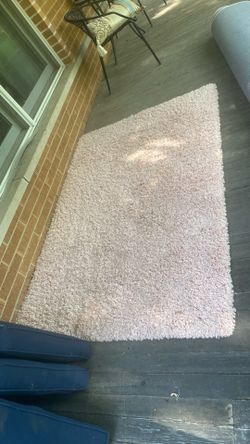 Pink shaggy area rug 5x7