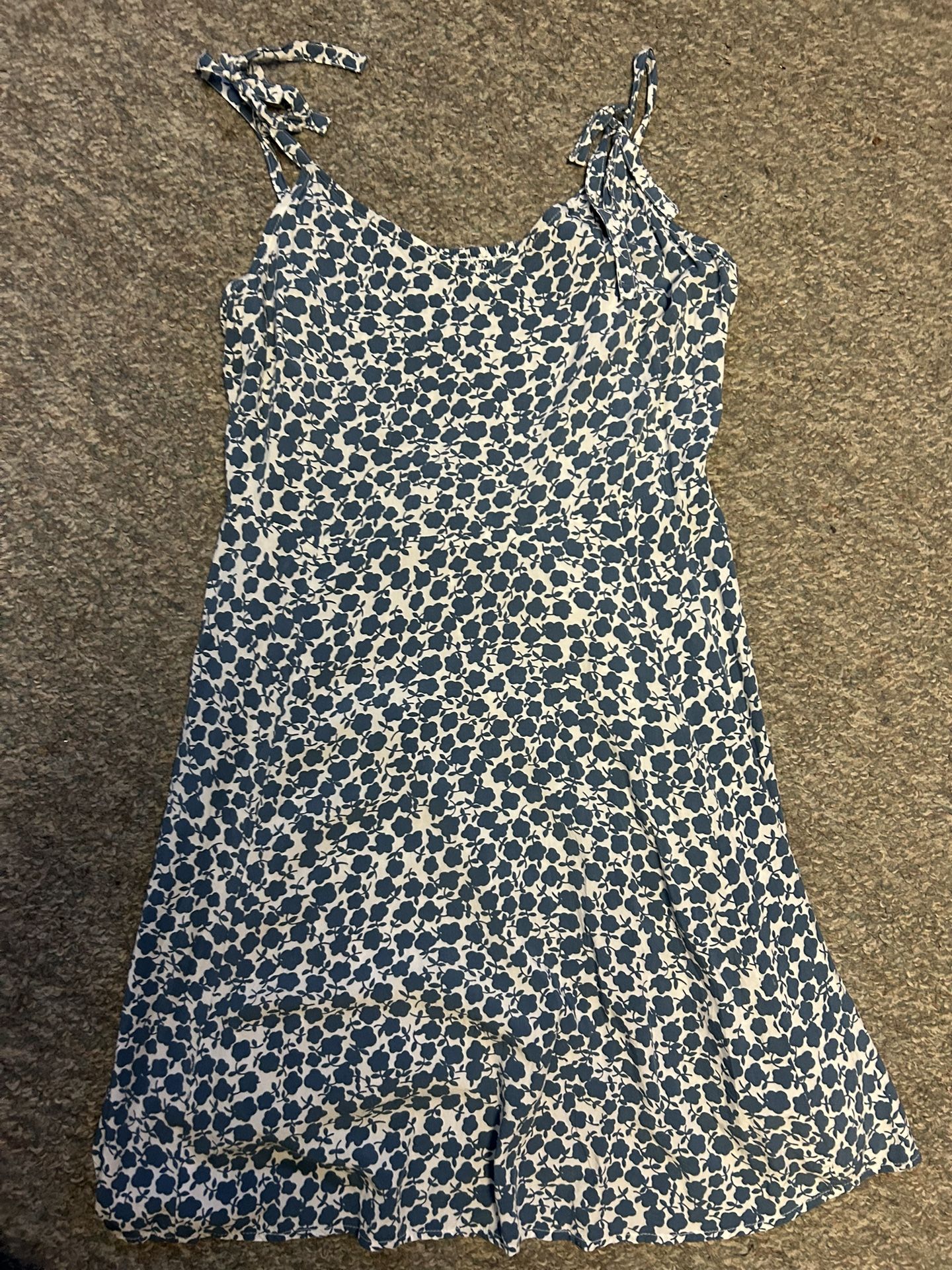 Women's blue and white floral dress size large