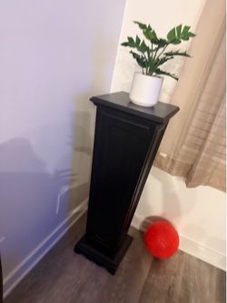 Dark Brown Stand