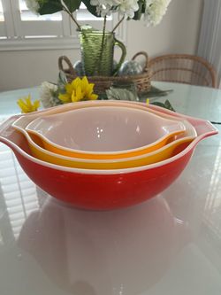 Pyrex Cinderella Nesting Mixing Bowl Set