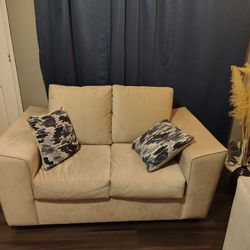 Living room set nice and clean