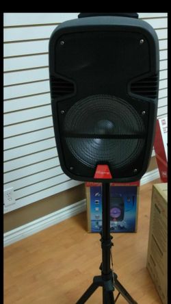 3500 watt 15" Bluetooth speaker DJ karaoke style comes with microphone and remote and stand