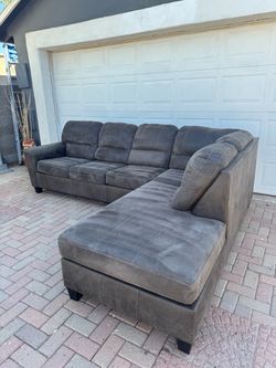 GREY SECTIONAL COUCH ***FREE DELIVERY ***