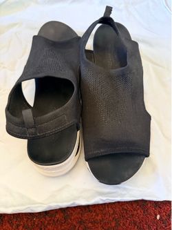 Black sketchers arch fit