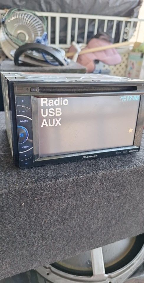 $80. PIONEER RADIO USB AUX (( no bluetooth Or cd ))