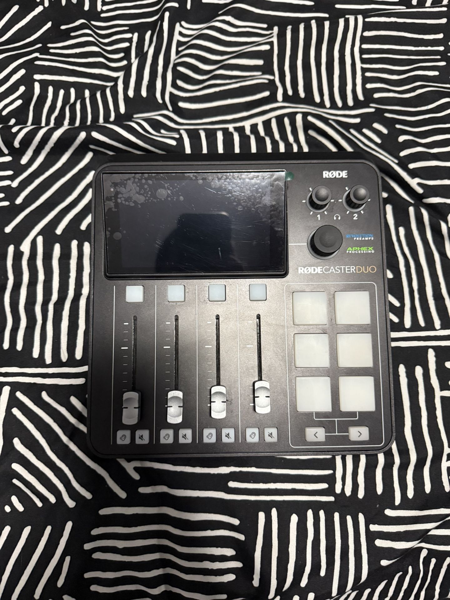 RØDECaster Duo Integrated Audio Production Studio 