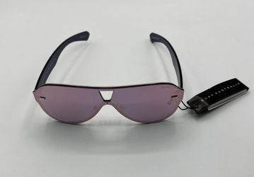 Quay Australia “Stay Afloat” Sunglasses in pink for Sale in  display picture 1