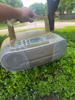 Sony CFD-S01 boombox  ((cd not working )))