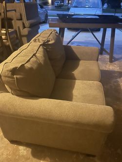Sofa 🛋  3 Pieces Used Like New