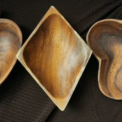 3 wooden dishes
